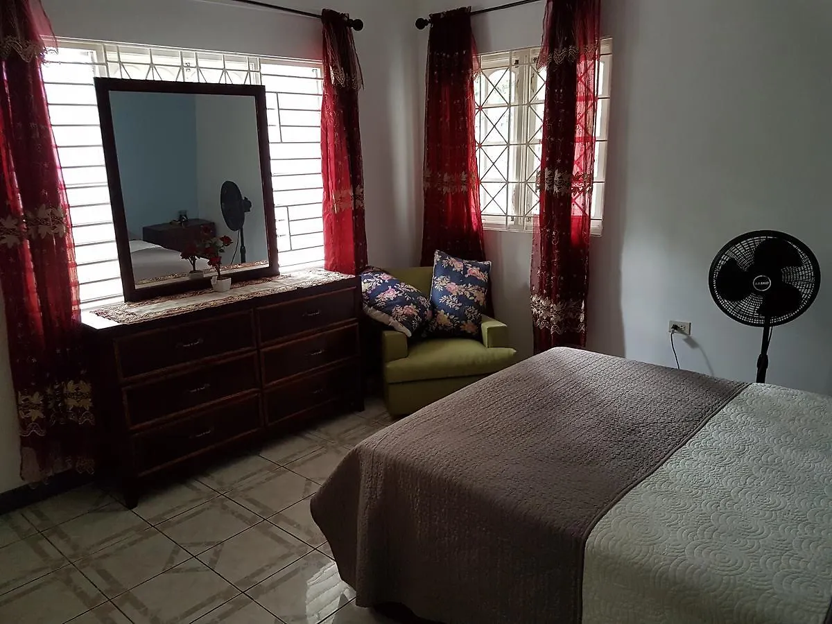 Jus4U-1 The Home Away From Home Villa Ocho Rios 0*,