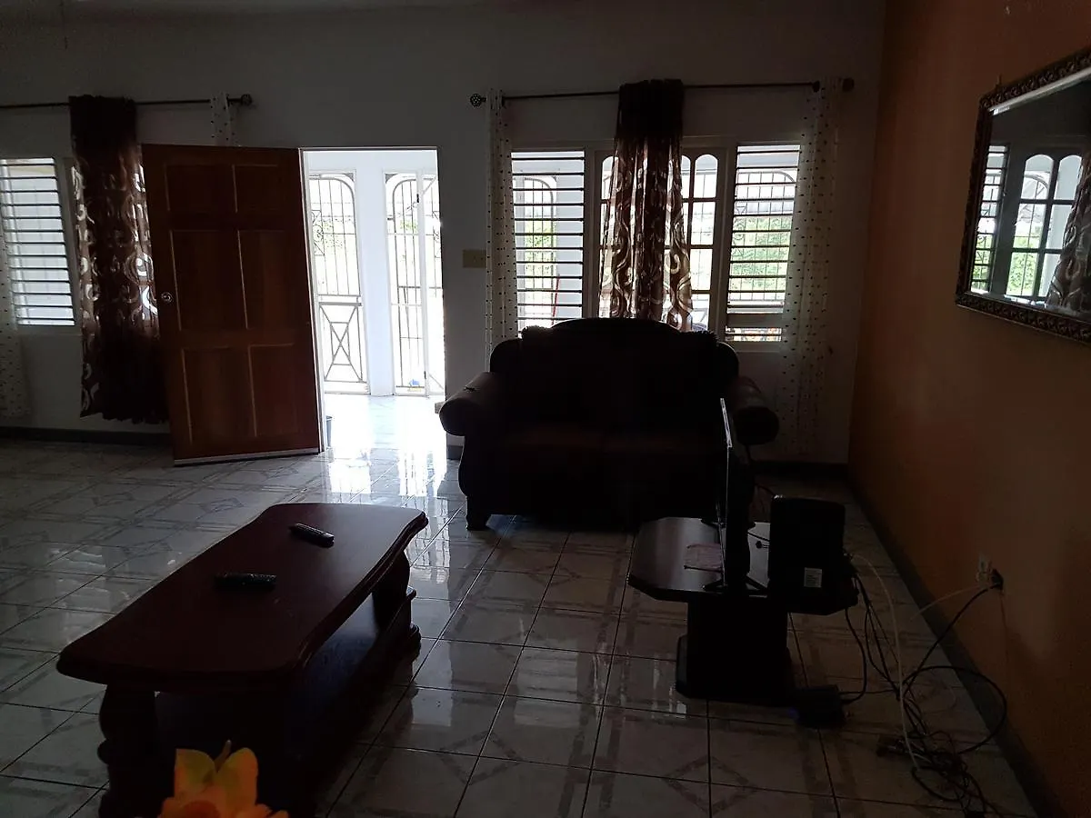 Jus4U-1 The Home Away From Home Villa Ocho Rios Casa de Férias