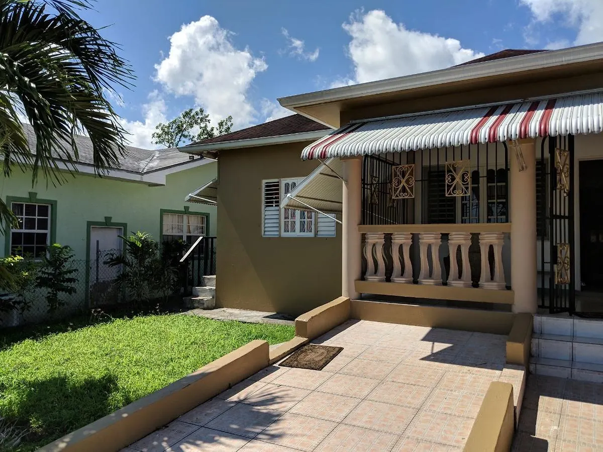 Jus4U-1 The Home Away From Home Villa Ocho Rios Casa de Férias